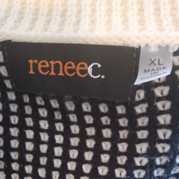 Chic Black and White Knit Cardigan - Picture 7 of 8